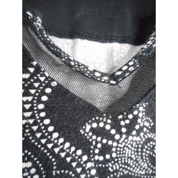Catherines Sz 3x  26/28 W Black White abstract floral Print knit shirt 3/4 sleev - Picture 2 of 6